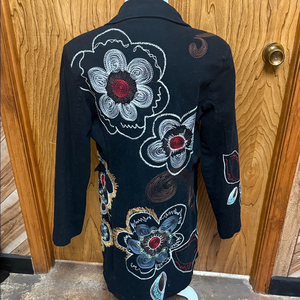 Paparazzi Embroidered Black Floral Women's Coat Size Large. - Picture 7 of 8